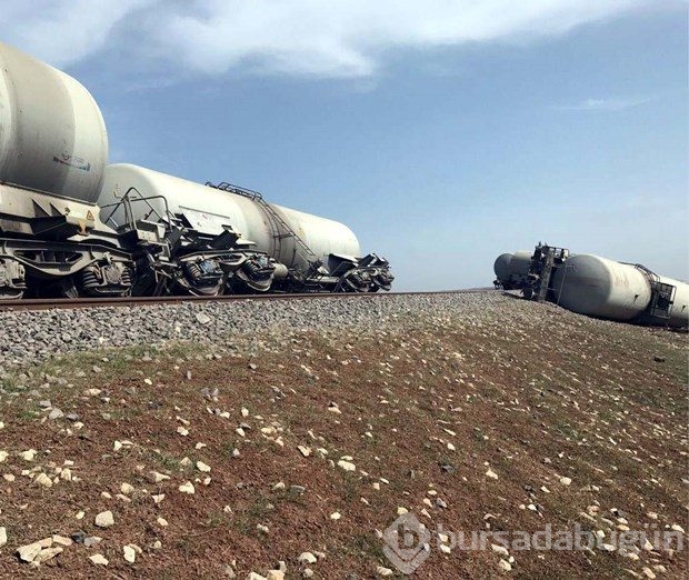 Diyarbakır'da yük trenine bombalı saldırıdan kareler
