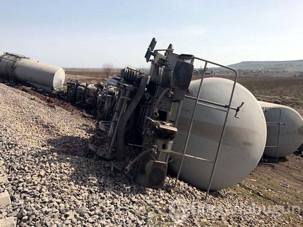 Diyarbakır'da yük trenine bombalı saldırıdan kareler
