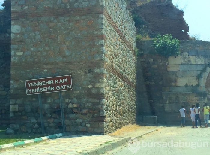 İznik'teki surlar korku saçıyor