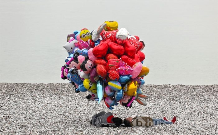 Uçan balon altında uyuyanlar...
