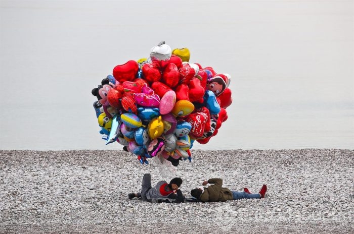 Uçan balon altında uyuyanlar...