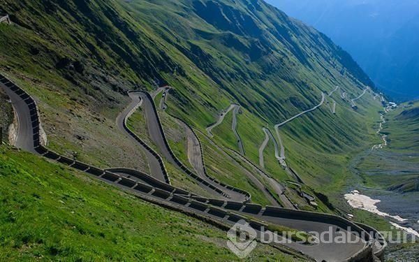 Bu yollarda araba sürmek cesaret ister!