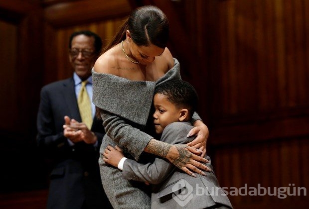 Rihanna: Sonunda Harvard'lı oldum!