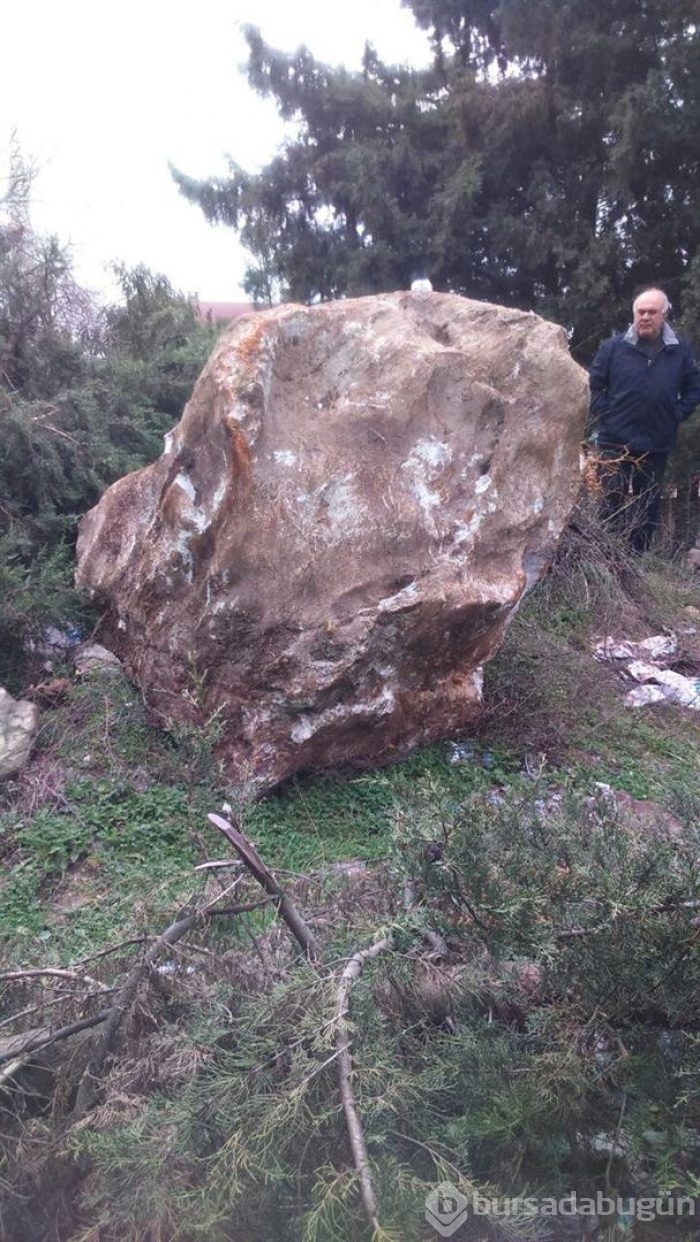 2 tonluk kaya taş ocağından mahalleye uçtu