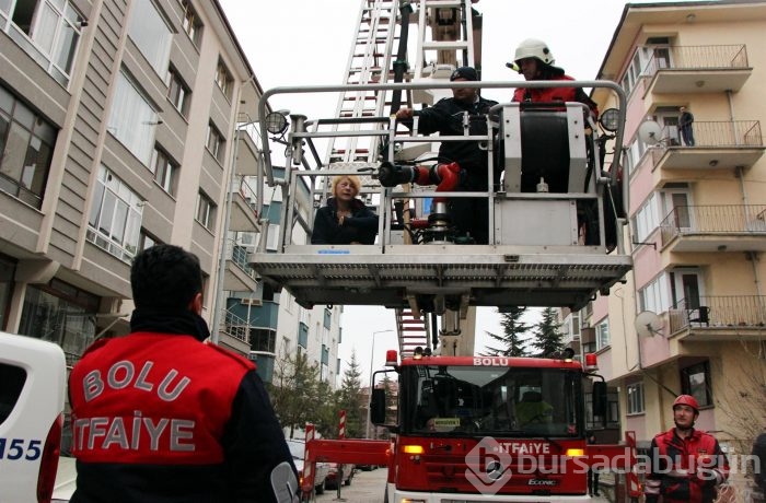 Şiddet mağduru kadını itfaiye kurtardı