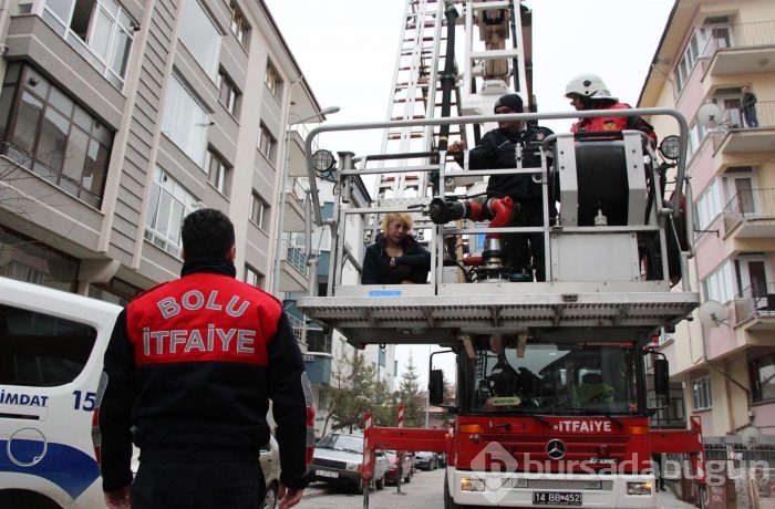 Şiddet mağduru kadını itfaiye kurtardı