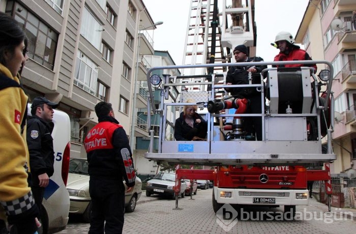 Şiddet mağduru kadını itfaiye kurtardı