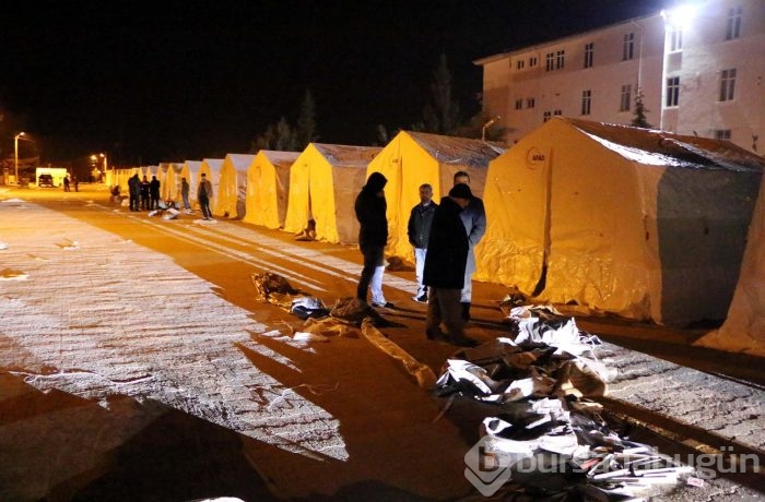 Adıyaman Samsat'ta deprem korkusu sürüyor