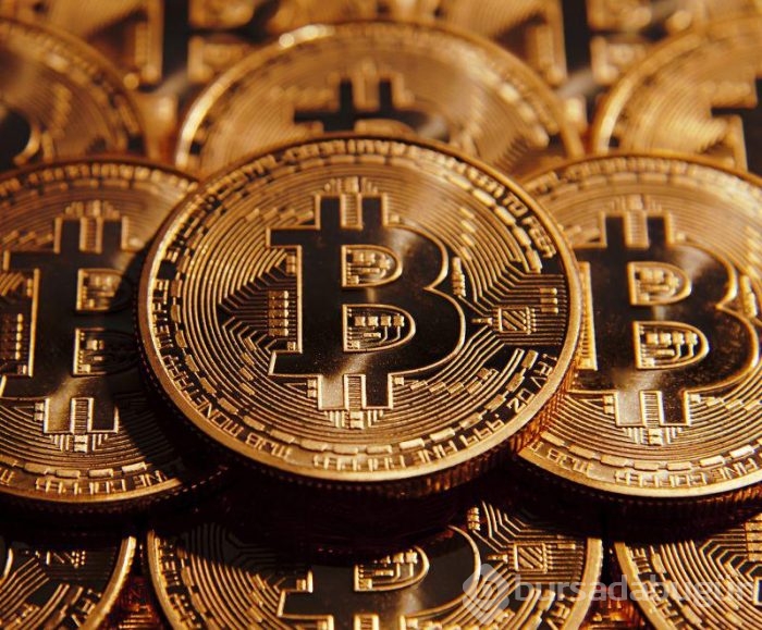 Bitcoin'in değeri  altını geçti