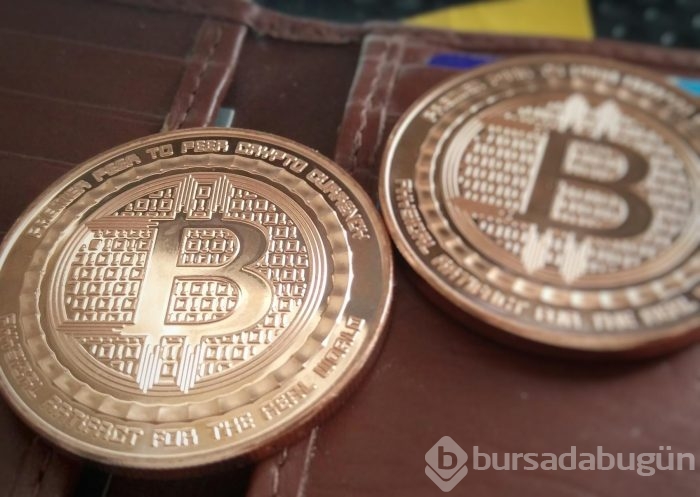 Bitcoin'in değeri  altını geçti