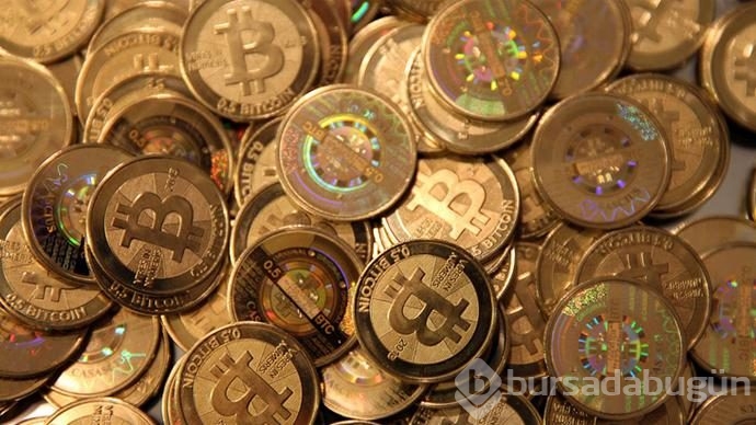 Bitcoin'in değeri  altını geçti