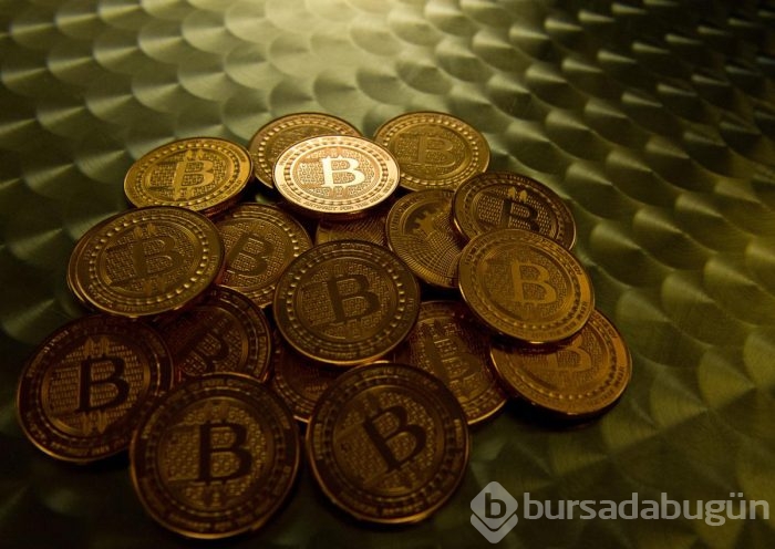 Bitcoin'in değeri  altını geçti