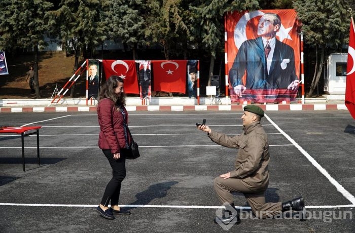 Yemin töreninde 'evlilik teklifi'