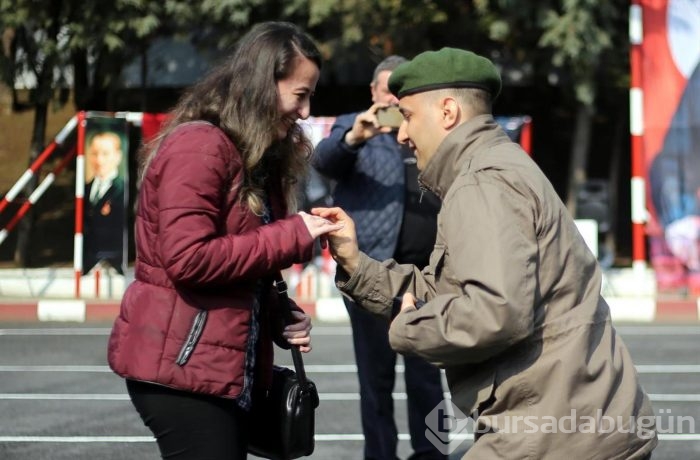 Yemin töreninde 'evlilik teklifi'