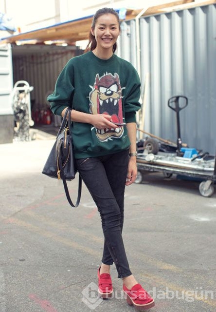 Bu senenin modası sweatshirt kombinleri