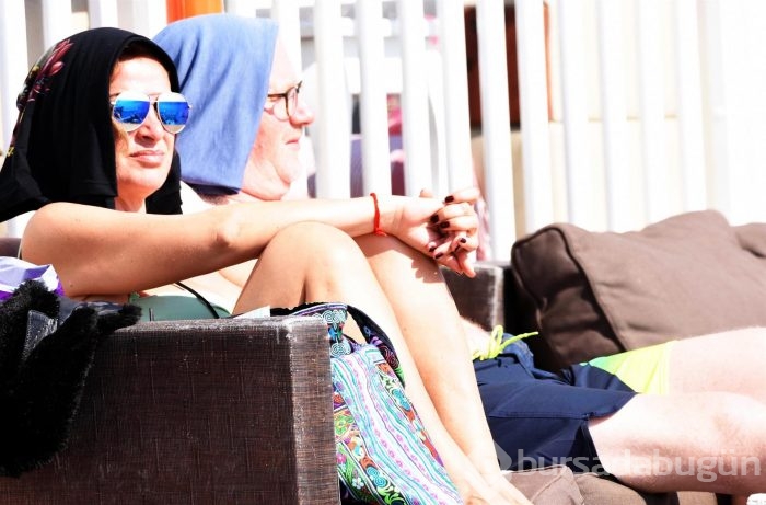 Bodrum'da hava ısınınca Rus turistler denize akın etti