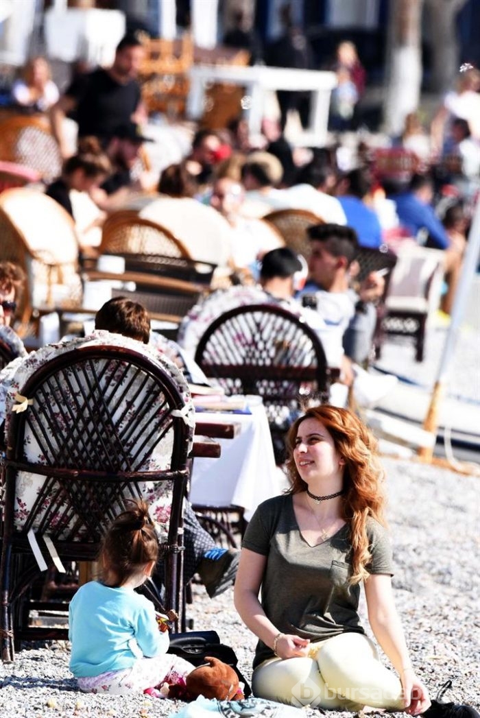 Bodrum'da hava ısınınca Rus turistler denize akın etti