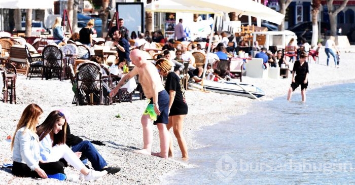 Bodrum'da hava ısınınca Rus turistler denize akın etti