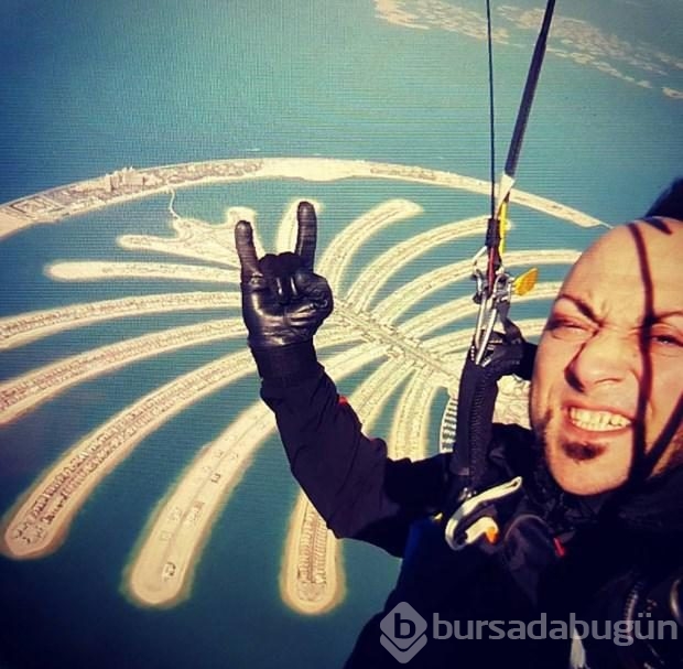 Ünlü şarkıcı da şehir hayatından kaçıp köyde yaşamaya başladı