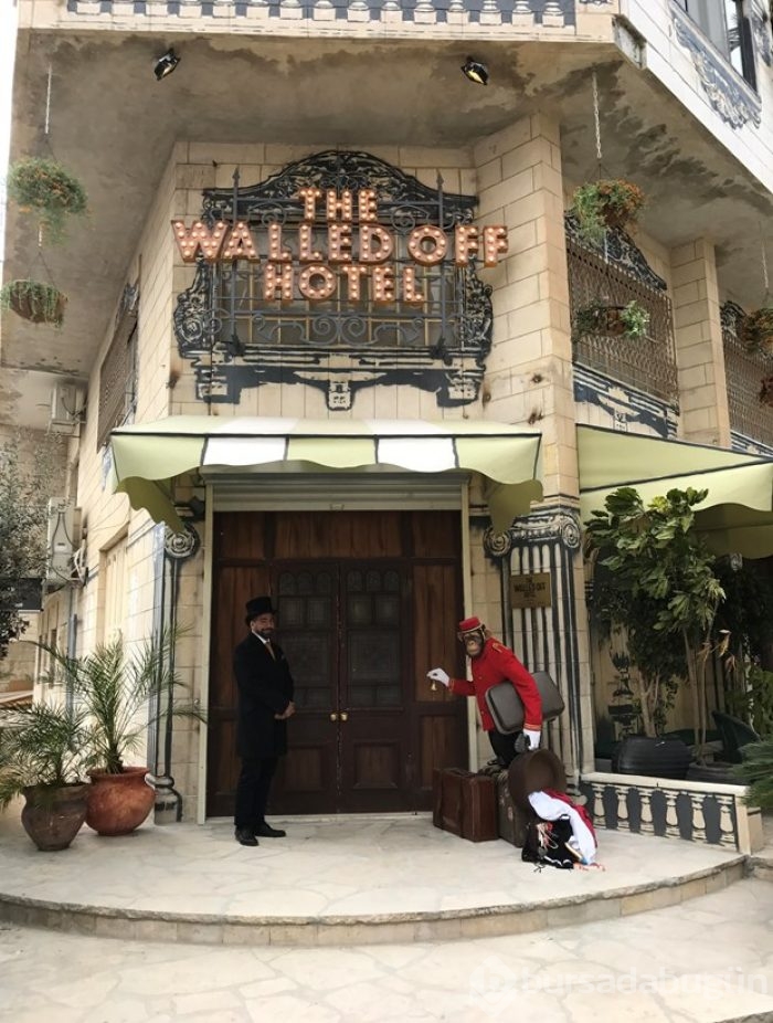 Filistin'de sokak sanatçısı 'Banksy' tasarımlı otel açıldı