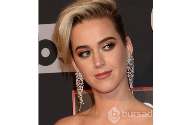 iHeart 2017 Müzik Ödülleri'nde şıklık yarışı