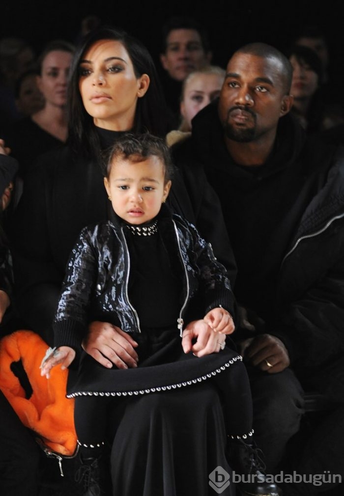 Kim Kardashian kızına ruj sürdü, tepki yağdı