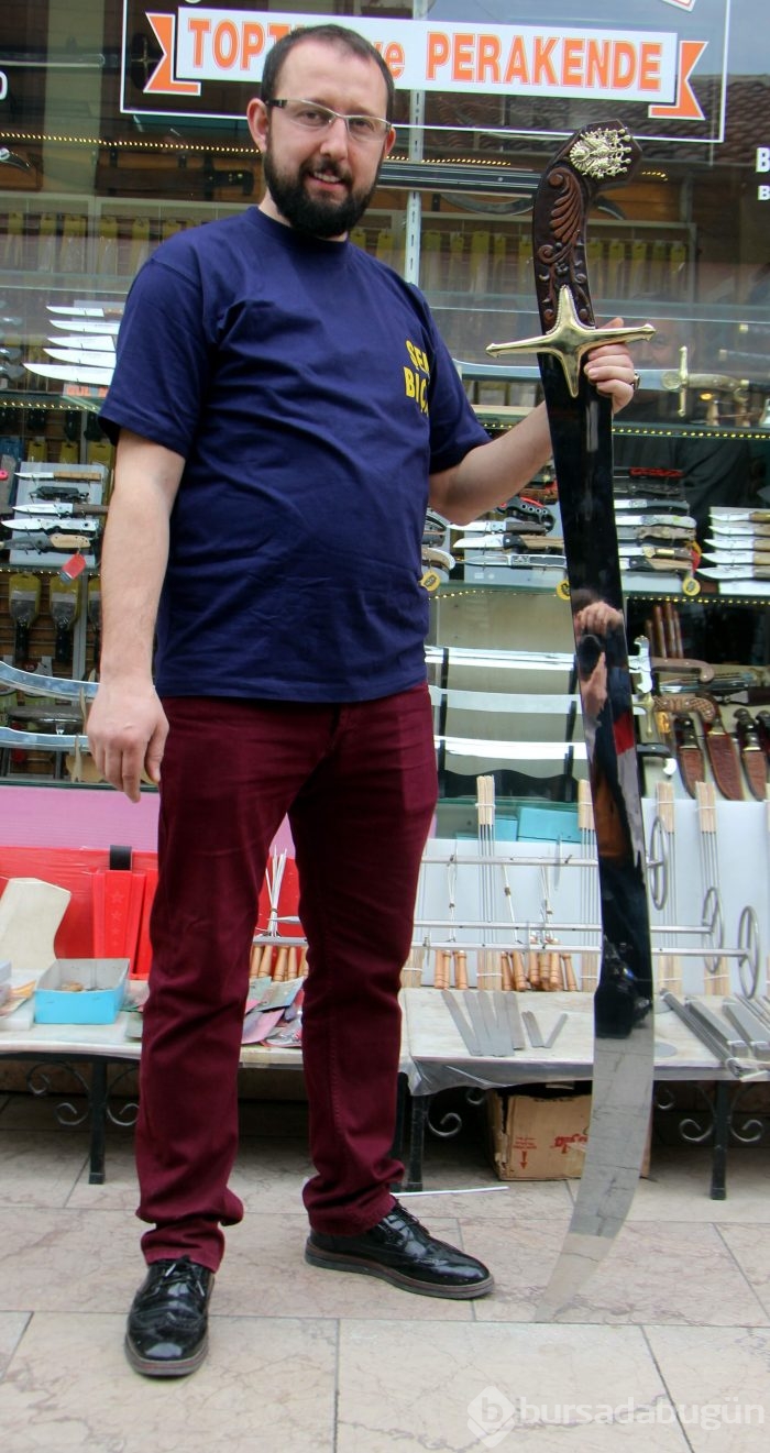 Bursalı bıçakçı insan boyunda kılıç üretti