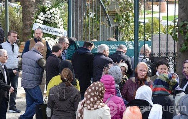 Ünlü sanatçının annesi vefat etti