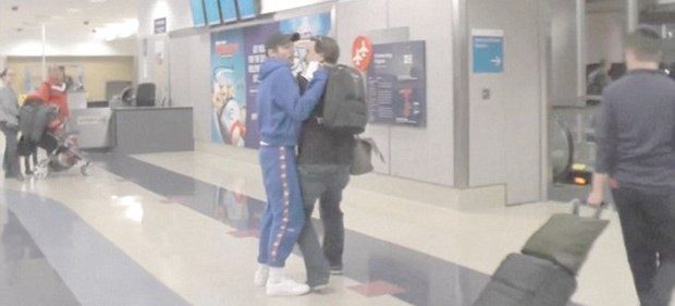 Louis Tomlinson kadın hayranını darp etti!