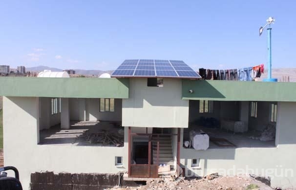 Yüksek faturaya kızdı elektrik üretiyor