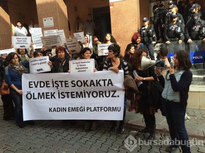 Kadınlar 5 kat fazla çalışıp 2.5 kat az kazanıyor!