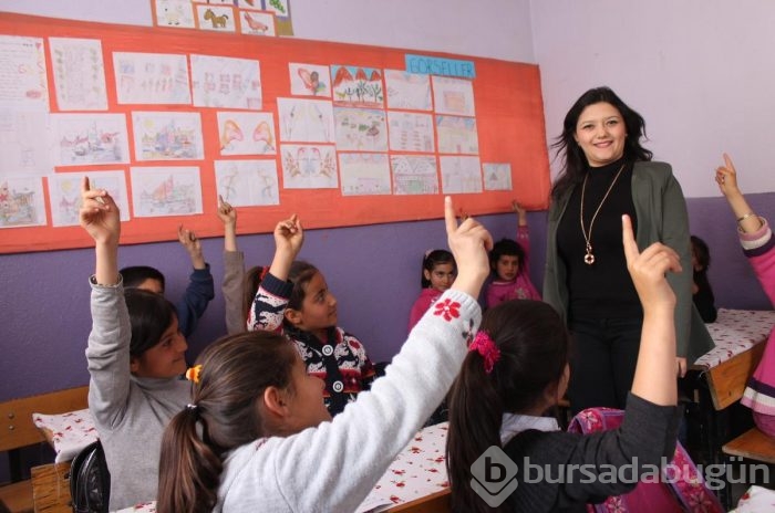 Kadınlar 5 kat fazla çalışıp 2.5 kat az kazanıyor!