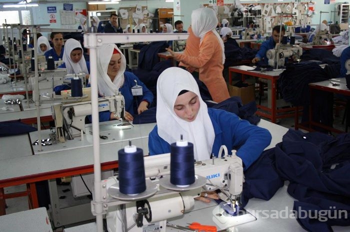 Kadınlar 5 kat fazla çalışıp 2.5 kat az kazanıyor!