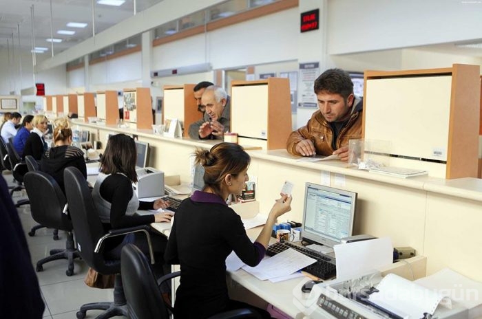 Kadınlar 5 kat fazla çalışıp 2.5 kat az kazanıyor!
