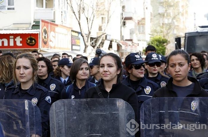 Kadınlar 5 kat fazla çalışıp 2.5 kat az kazanıyor!