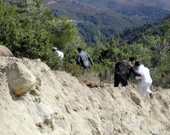 Hatay'a düşen Suriye uçağının karakutusu bulundu