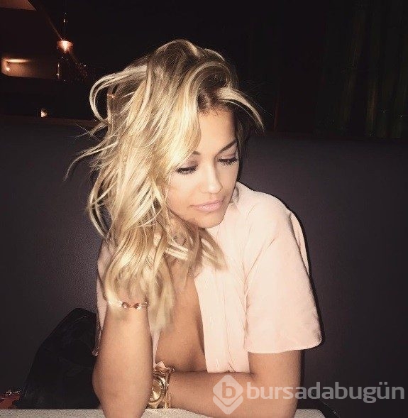 Rita Ora'dan cesur reklam