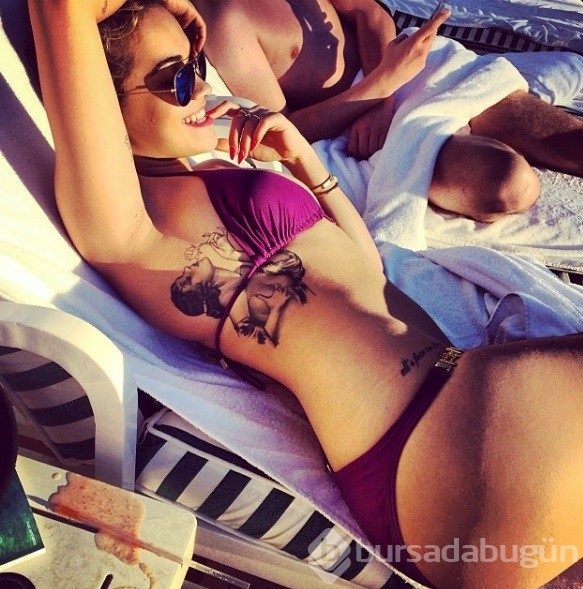 Rita Ora'dan cesur reklam