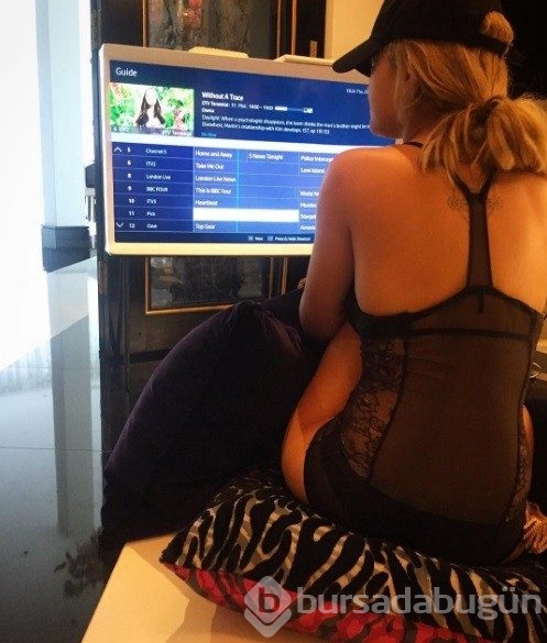 Rita Ora'dan cesur reklam