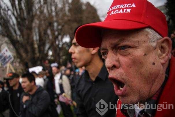 ABD'de Trump destekçileri ile karşıt gruplar birbirine girdi