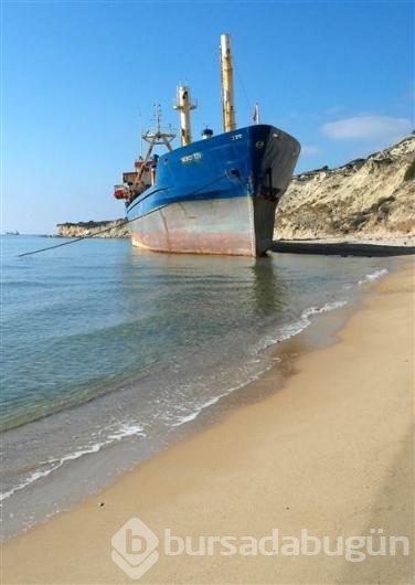 Bozcaada sahilinde 2 yıldır bekliyor