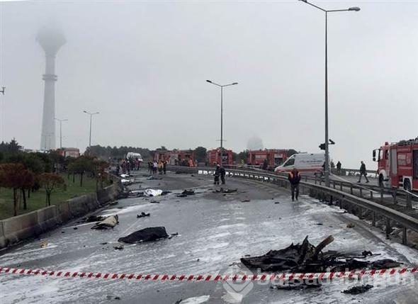 İstanbul'da helikopter düştü! İlk fotoğraflar