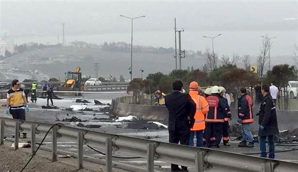 İstanbul'da helikopter düştü! İlk fotoğraflar