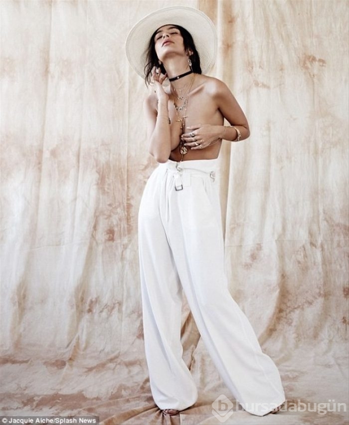Emily Ratajkowski deniz havası aldı