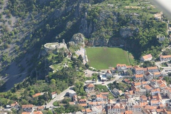 Dünyanın en tuhaf stadyumları