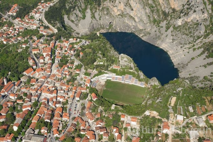 Dünyanın en tuhaf stadyumları