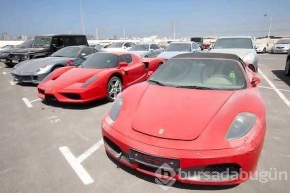 Dubai'de lüks araçlar bir bir terk ediliyor