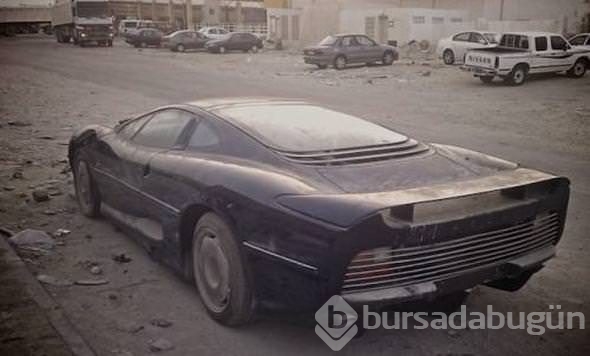 Dubai'de lüks araçlar bir bir terk ediliyor