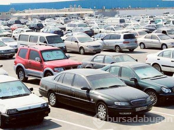 Dubai'de lüks araçlar bir bir terk ediliyor