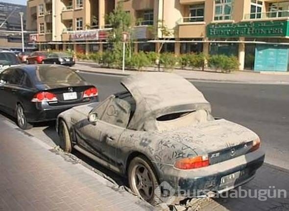 Dubai'de lüks araçlar bir bir terk ediliyor